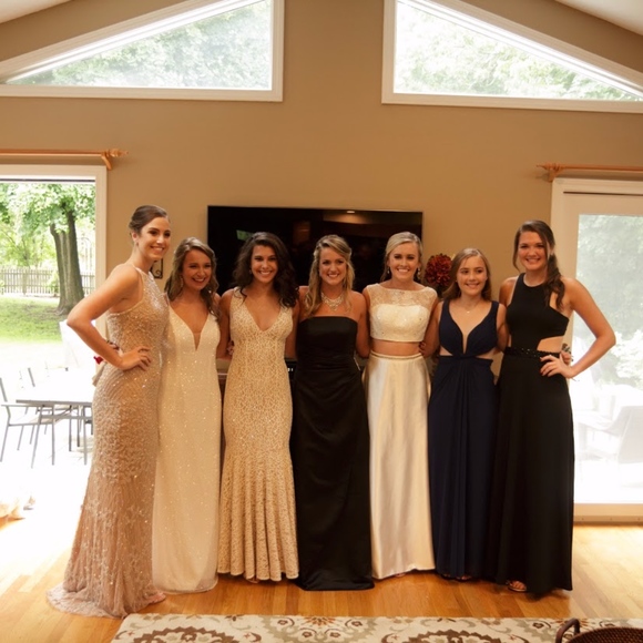 Black Strapless prom dress - Picture 2 of 4